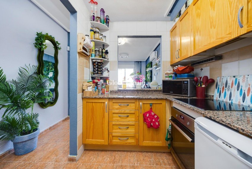 Wederverkoop - APPARTEMENT -
TORREVIEJA - Center