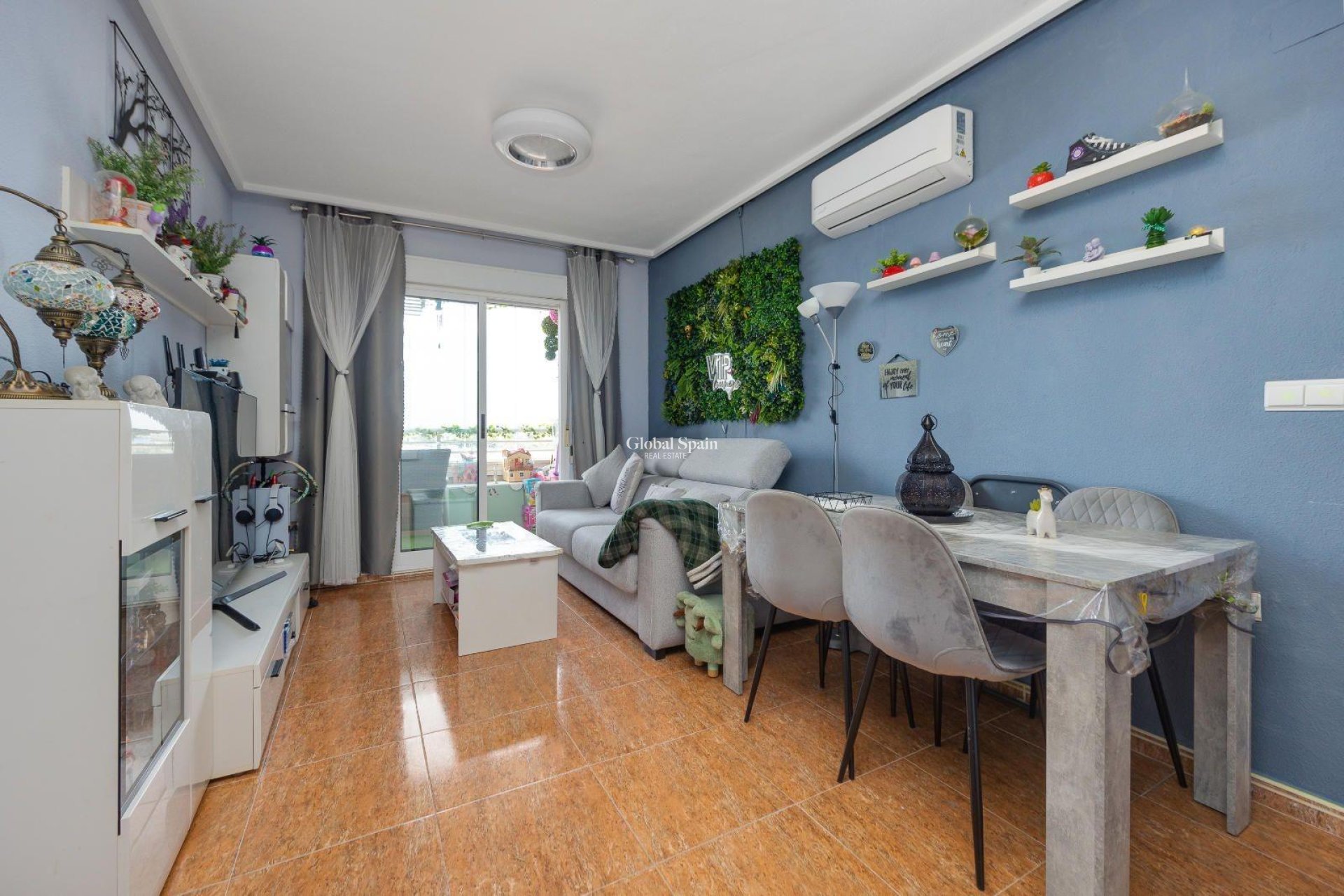 Wederverkoop - APPARTEMENT -
TORREVIEJA - Center