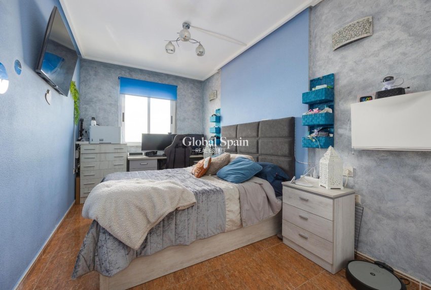 Wederverkoop - APPARTEMENT -
TORREVIEJA - Center