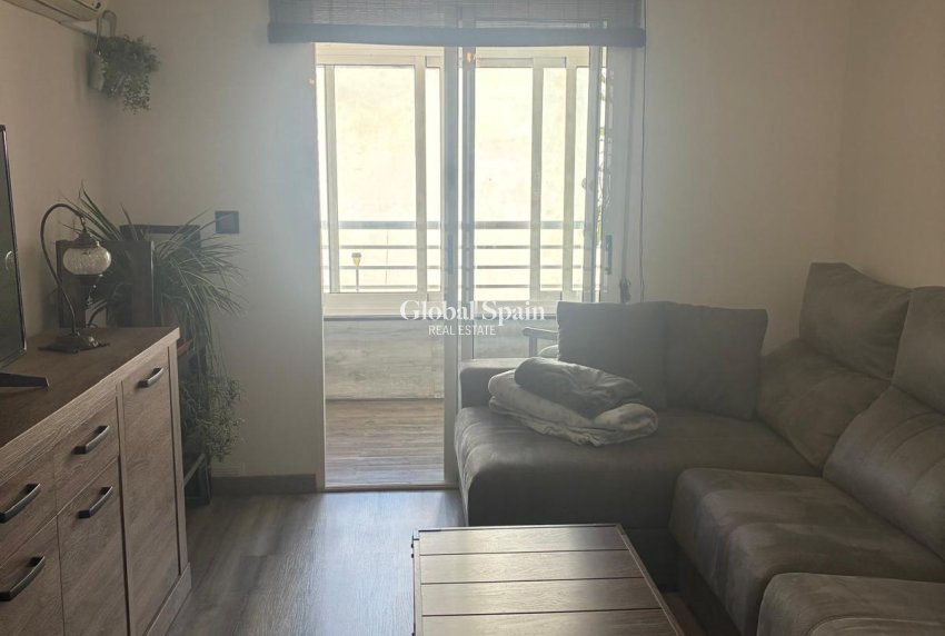 Wederverkoop - APPARTEMENT -
TORREVIEJA - Center