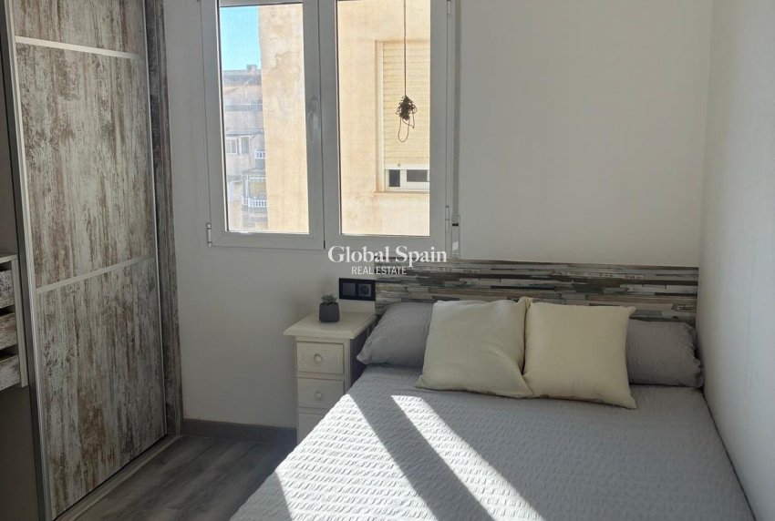 Wederverkoop - APPARTEMENT -
TORREVIEJA - Center