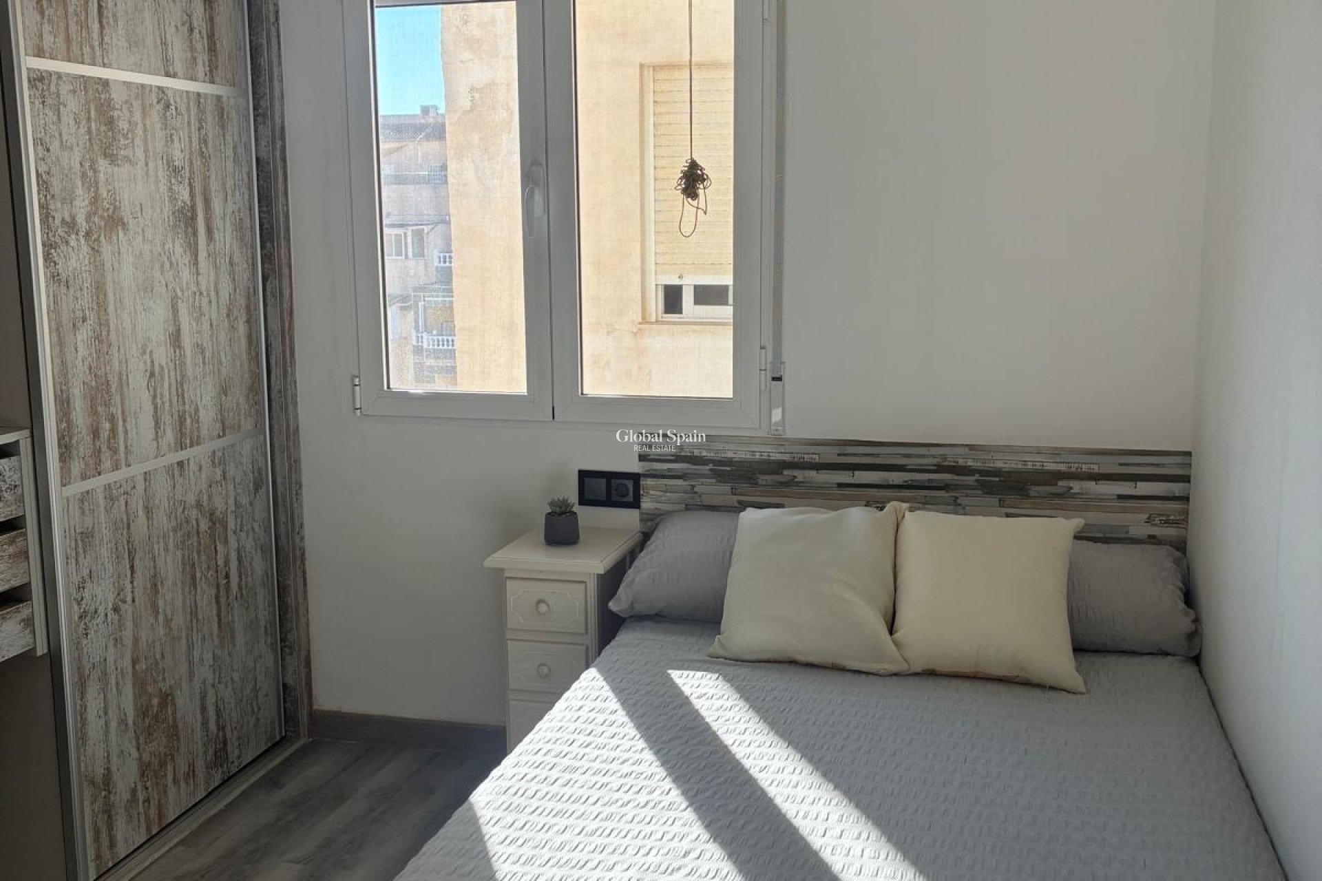 Wederverkoop - APPARTEMENT -
TORREVIEJA - Center