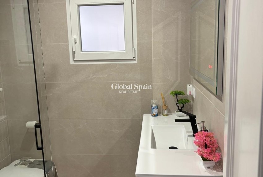 Wederverkoop - APPARTEMENT -
TORREVIEJA - Center