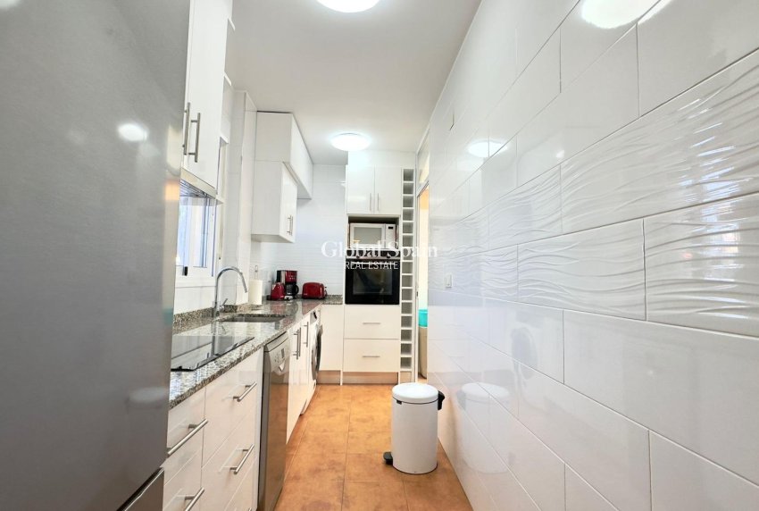 Wederverkoop - APPARTEMENT -
TORREVIEJA - Center