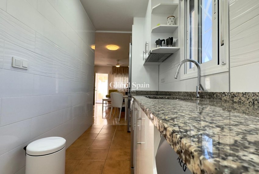 Wederverkoop - APPARTEMENT -
TORREVIEJA - Center