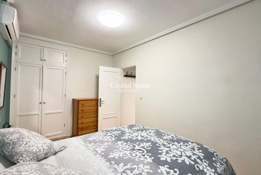 Wederverkoop - APPARTEMENT -
TORREVIEJA - Center