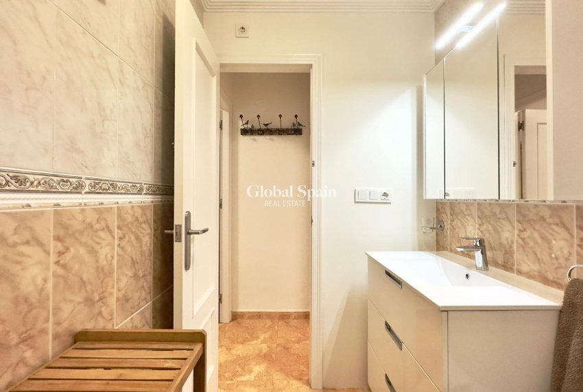 Wederverkoop - APPARTEMENT -
TORREVIEJA - Center