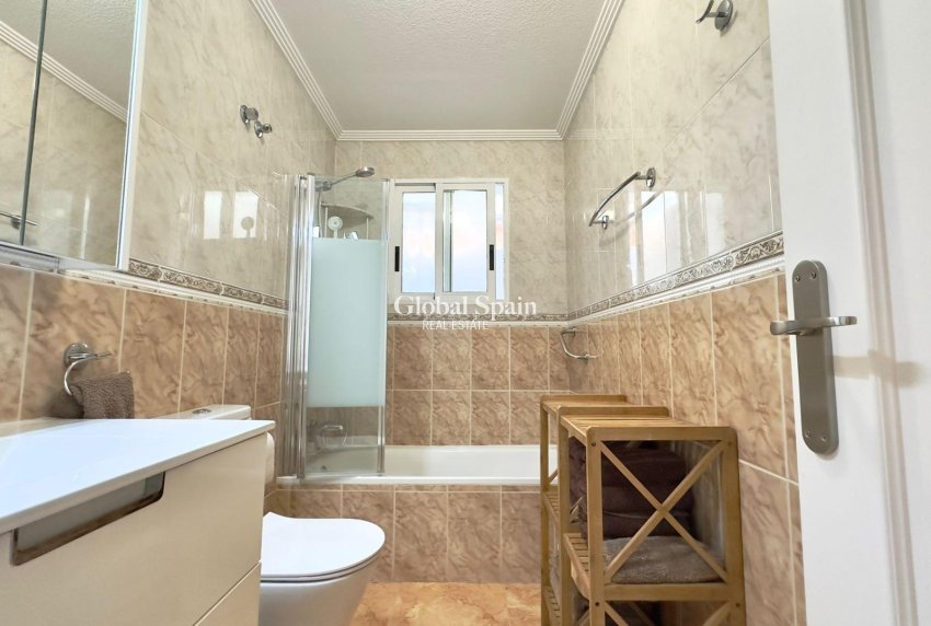 Wederverkoop - APPARTEMENT -
TORREVIEJA - Center