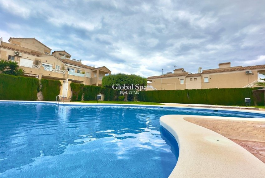 Wederverkoop - APPARTEMENT -
TORREVIEJA - Center