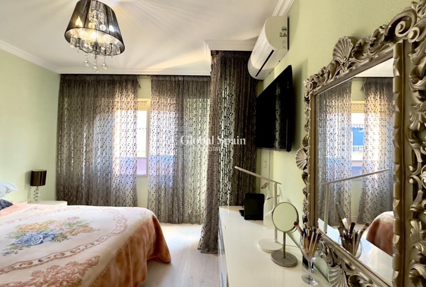 Wederverkoop - APPARTEMENT -
TORREVIEJA - Center