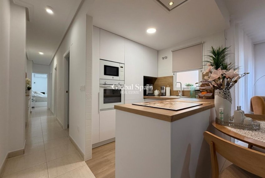 Wederverkoop - APPARTEMENT -
TORREVIEJA - Center