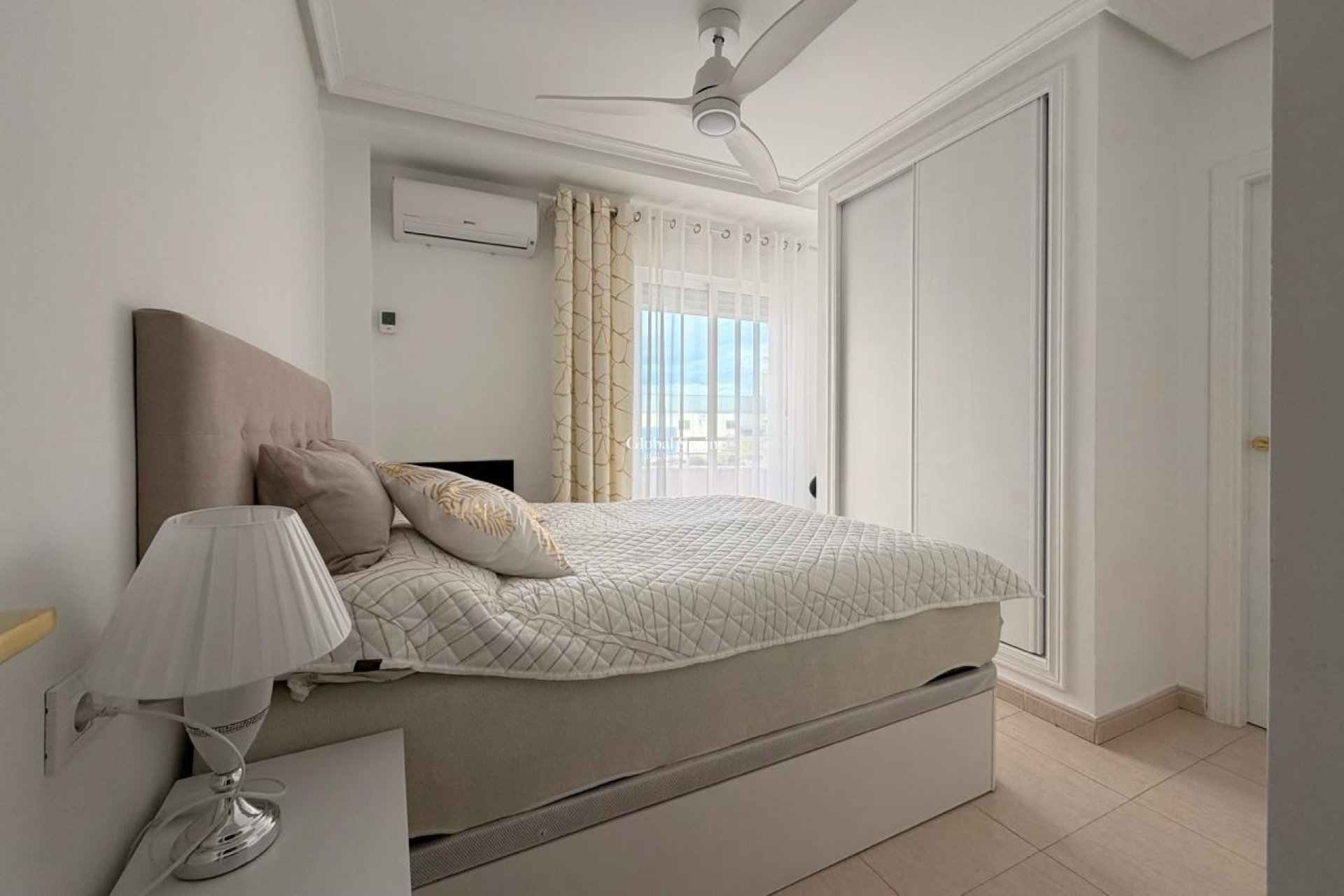 Wederverkoop - APPARTEMENT -
TORREVIEJA - Center