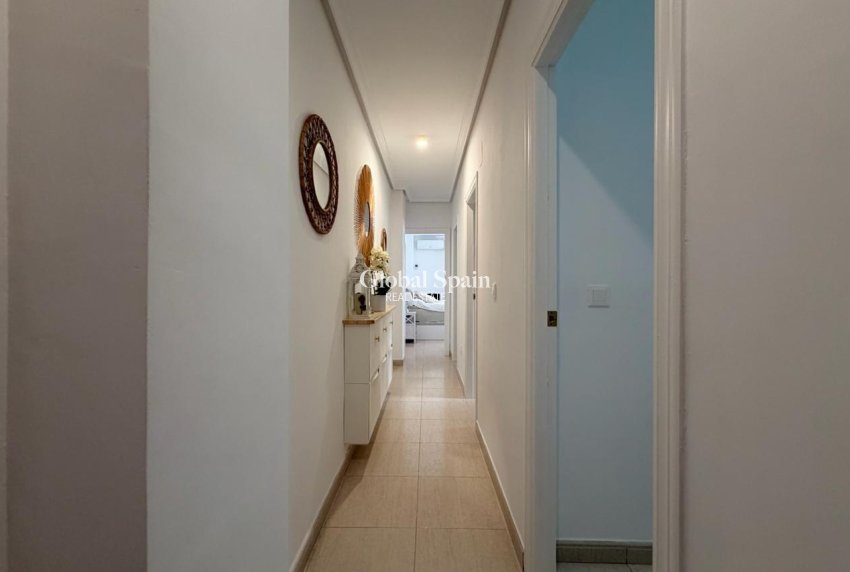 Wederverkoop - APPARTEMENT -
TORREVIEJA - Center