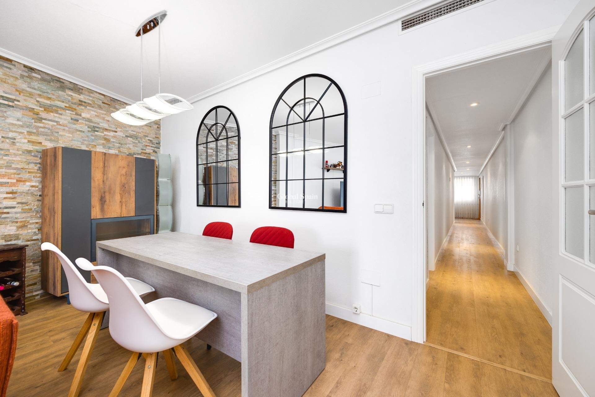 Wederverkoop - APPARTEMENT -
TORREVIEJA - Center