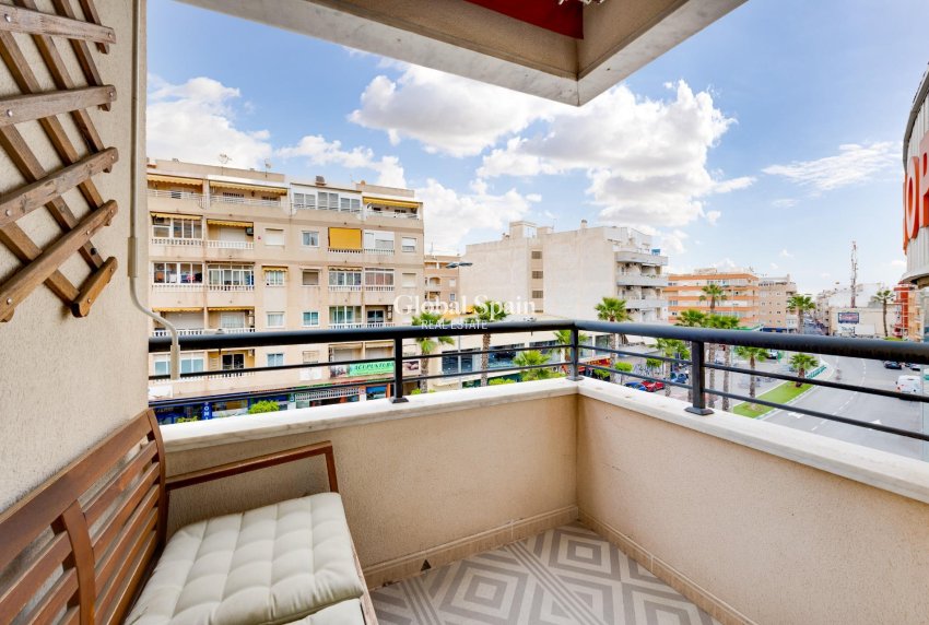 Wederverkoop - APPARTEMENT -
TORREVIEJA - Center