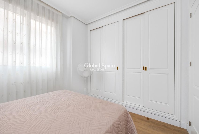 Wederverkoop - APPARTEMENT -
TORREVIEJA - Center