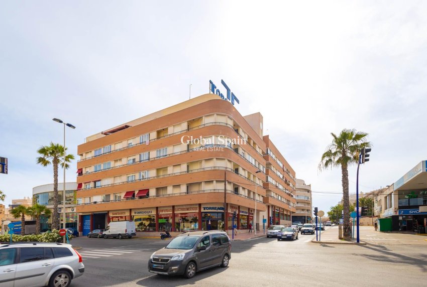Wederverkoop - APPARTEMENT -
TORREVIEJA - Center