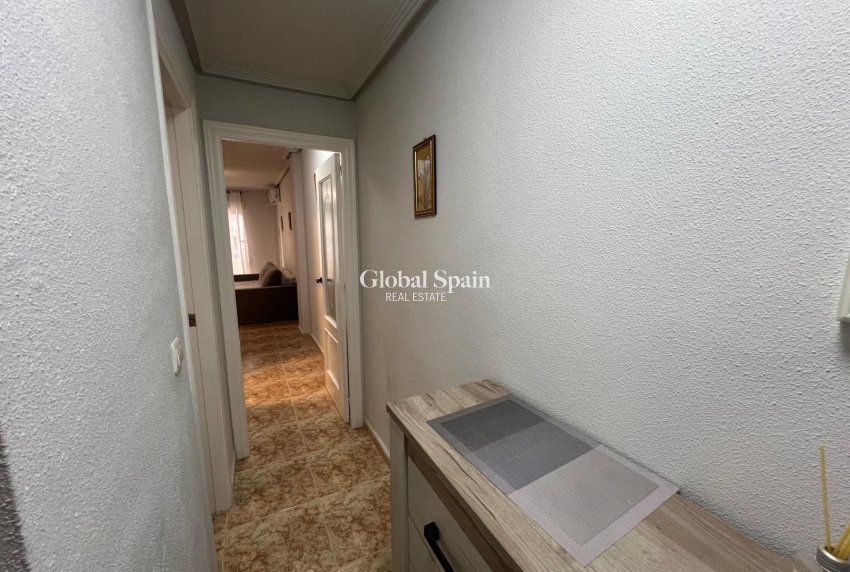 Wederverkoop - APPARTEMENT -
TORREVIEJA - Center