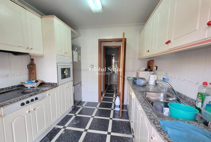 Wederverkoop - APPARTEMENT -
TORREVIEJA - Center