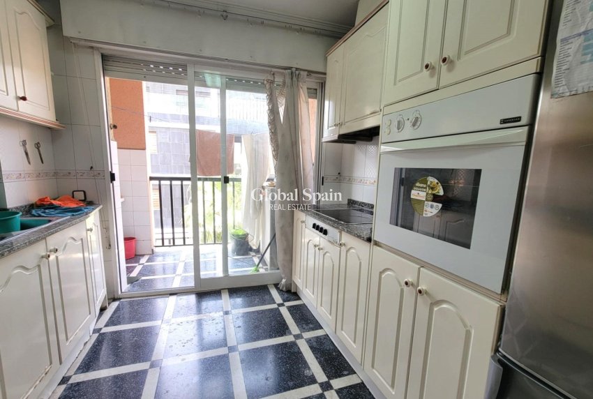 Wederverkoop - APPARTEMENT -
TORREVIEJA - Center