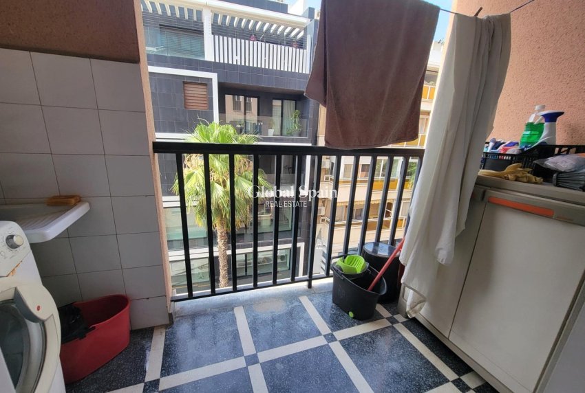 Wederverkoop - APPARTEMENT -
TORREVIEJA - Center