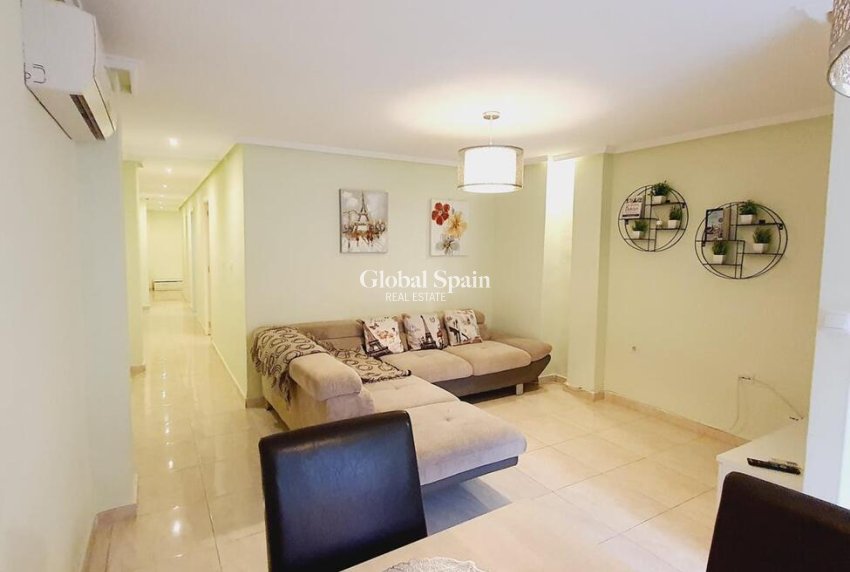 Wederverkoop - APPARTEMENT -
TORREVIEJA - Center