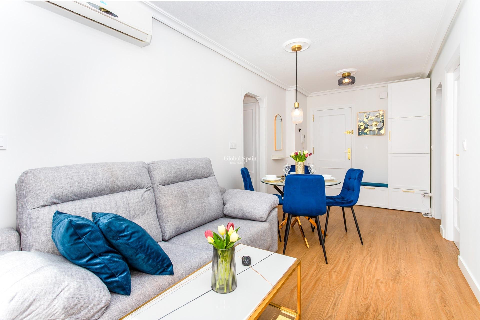 Wederverkoop - APPARTEMENT -
TORREVIEJA - Center