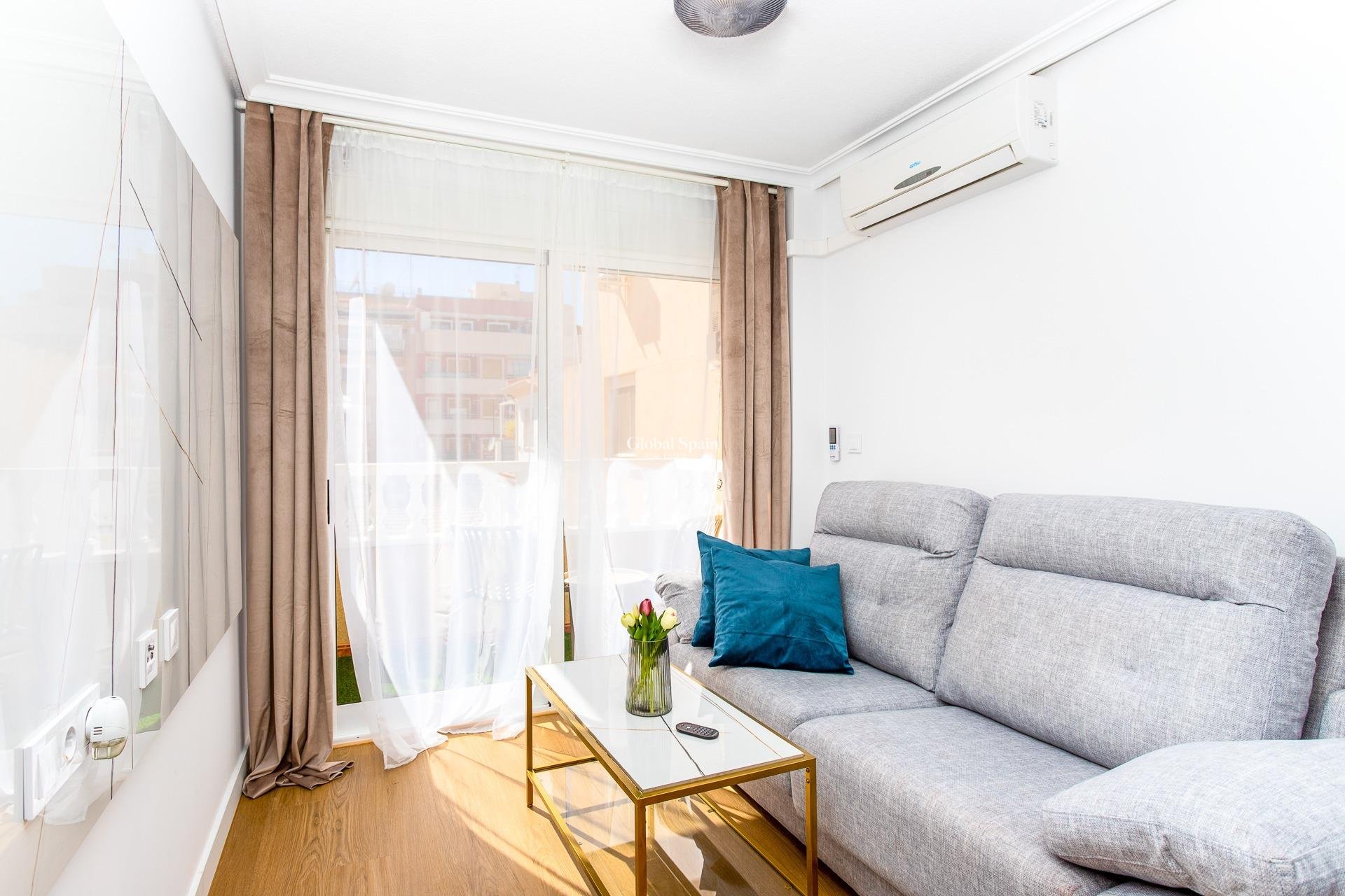 Wederverkoop - APPARTEMENT -
TORREVIEJA - Center
