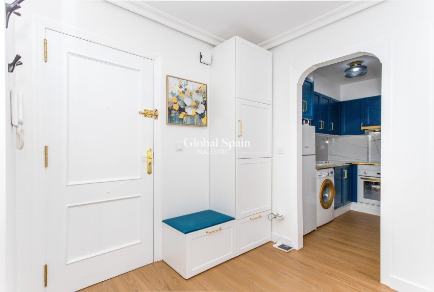 Wederverkoop - APPARTEMENT -
TORREVIEJA - Center