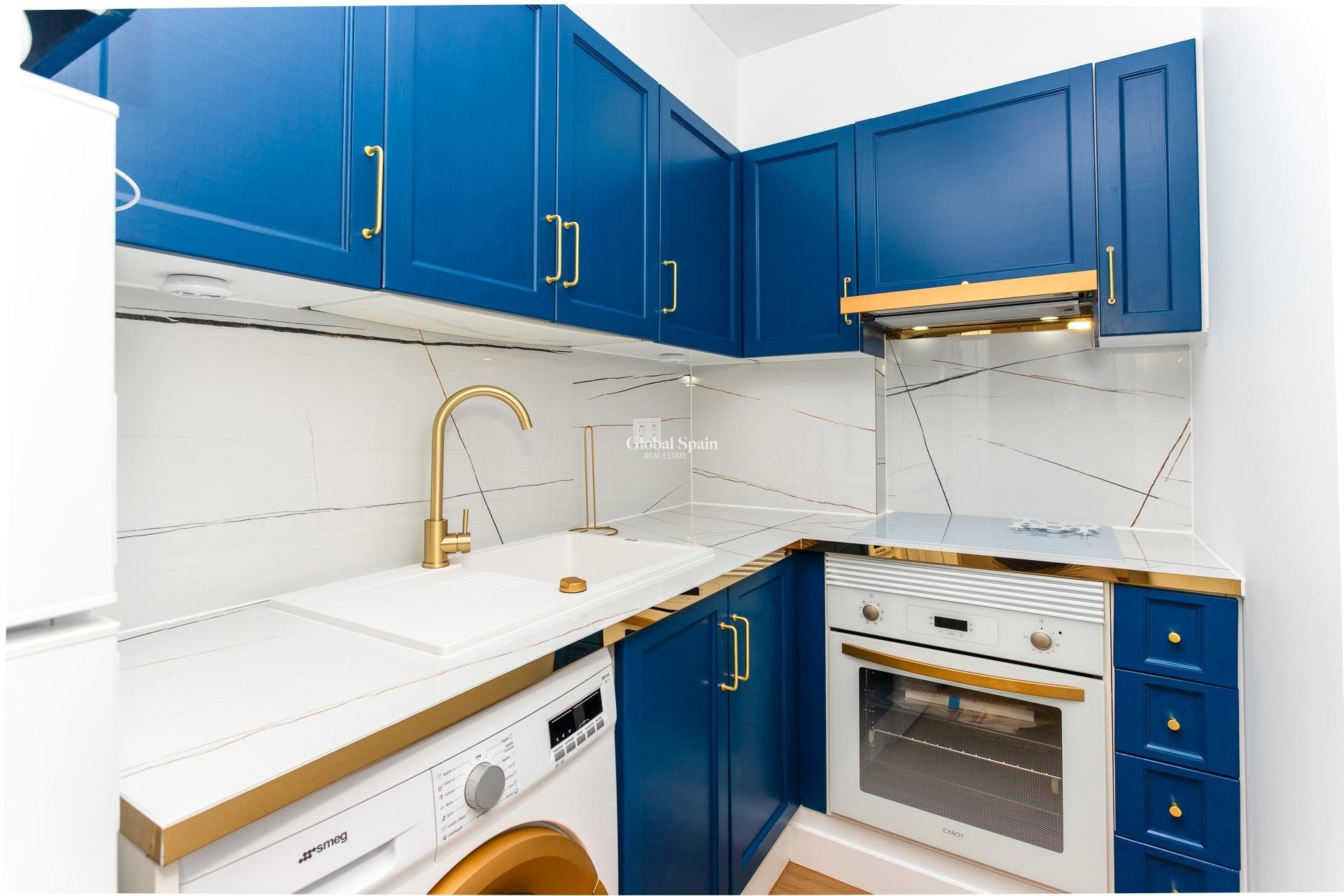 Wederverkoop - APPARTEMENT -
TORREVIEJA - Center