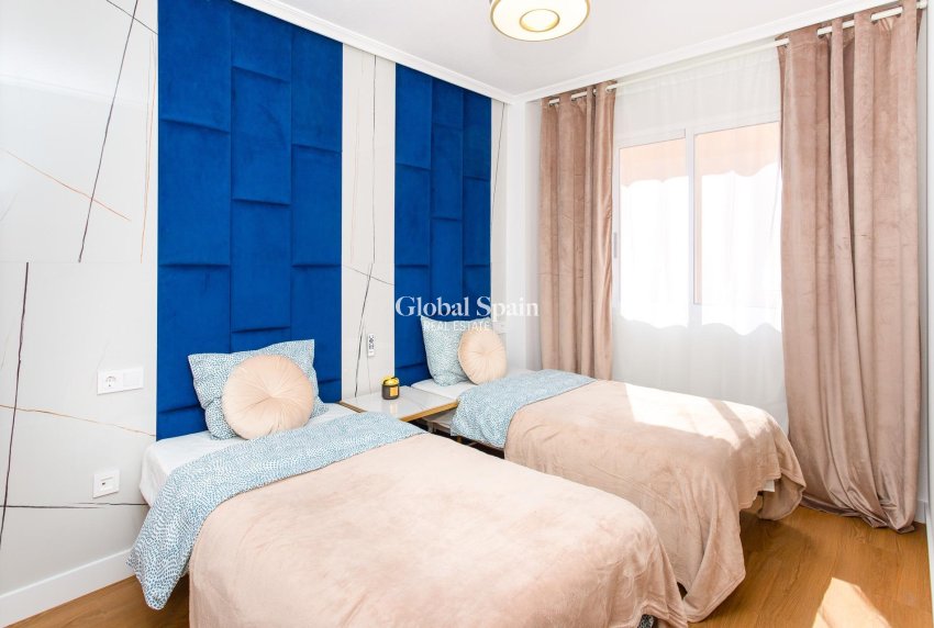Wederverkoop - APPARTEMENT -
TORREVIEJA - Center