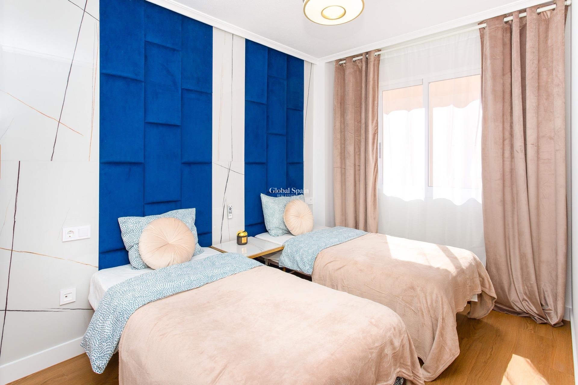 Wederverkoop - APPARTEMENT -
TORREVIEJA - Center