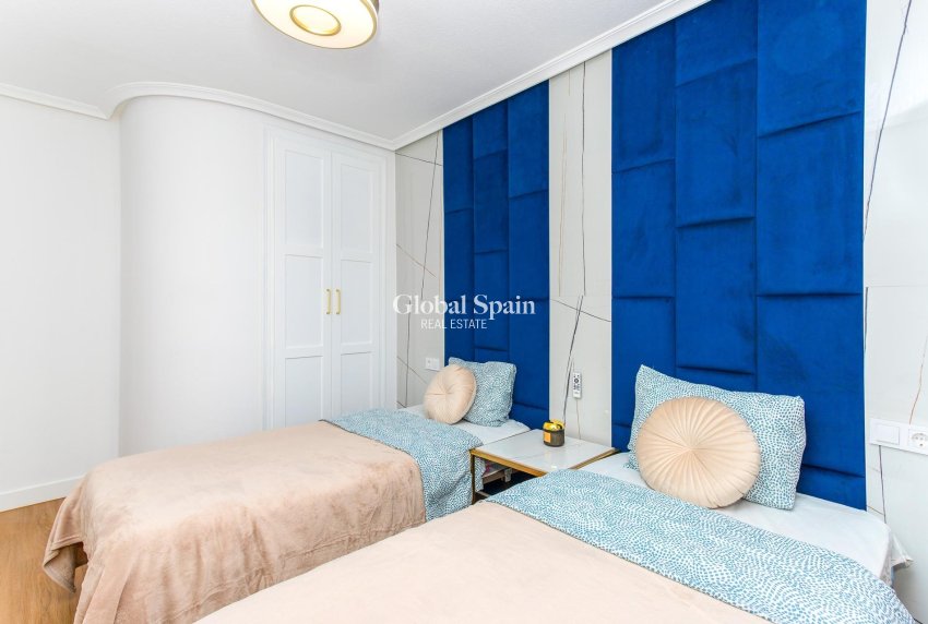 Wederverkoop - APPARTEMENT -
TORREVIEJA - Center