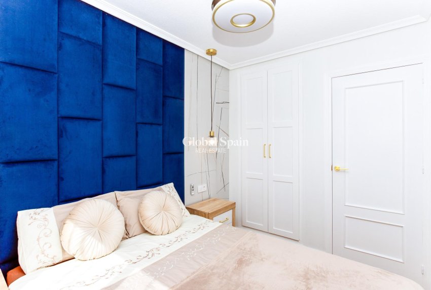 Wederverkoop - APPARTEMENT -
TORREVIEJA - Center