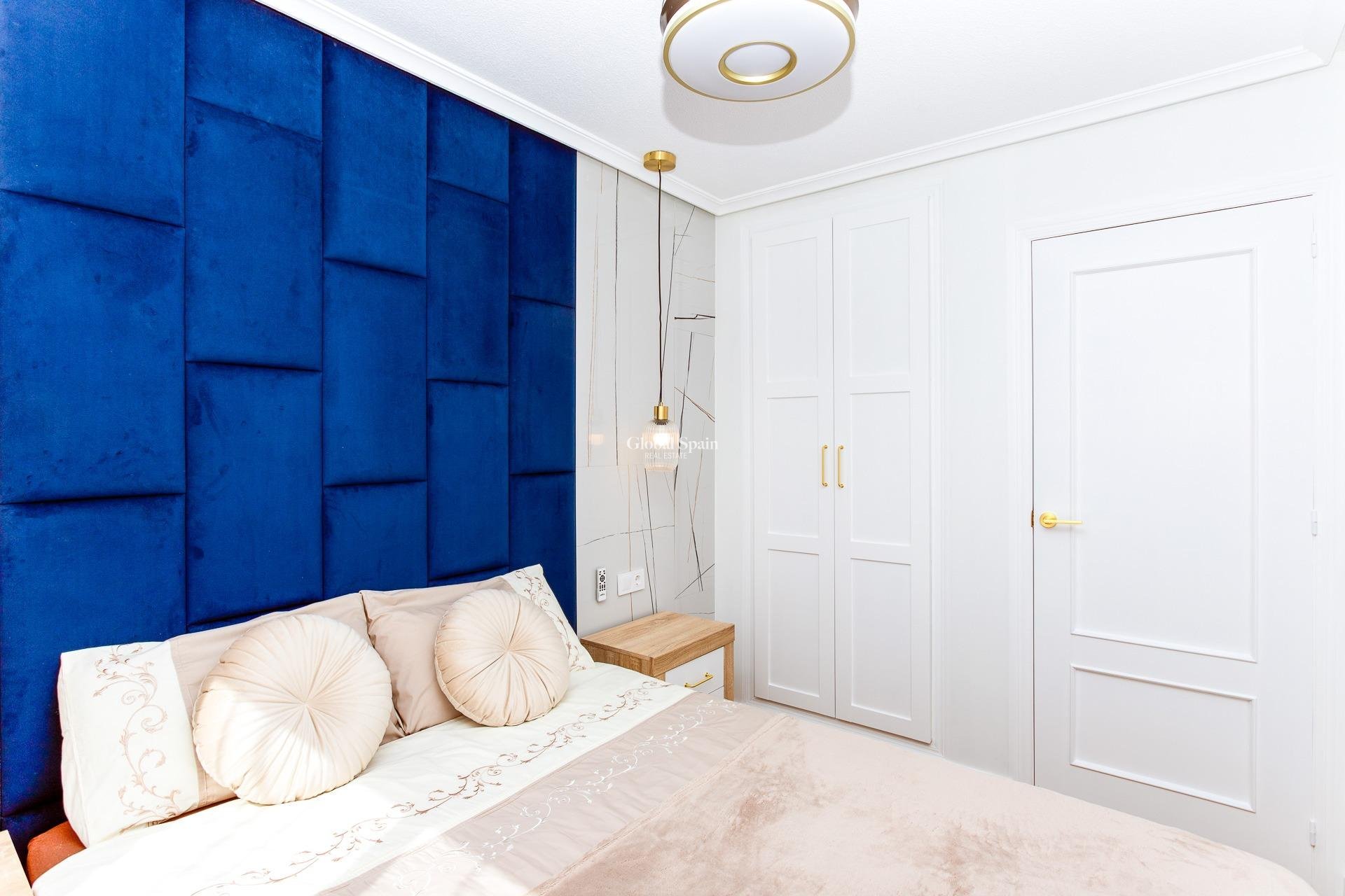 Wederverkoop - APPARTEMENT -
TORREVIEJA - Center