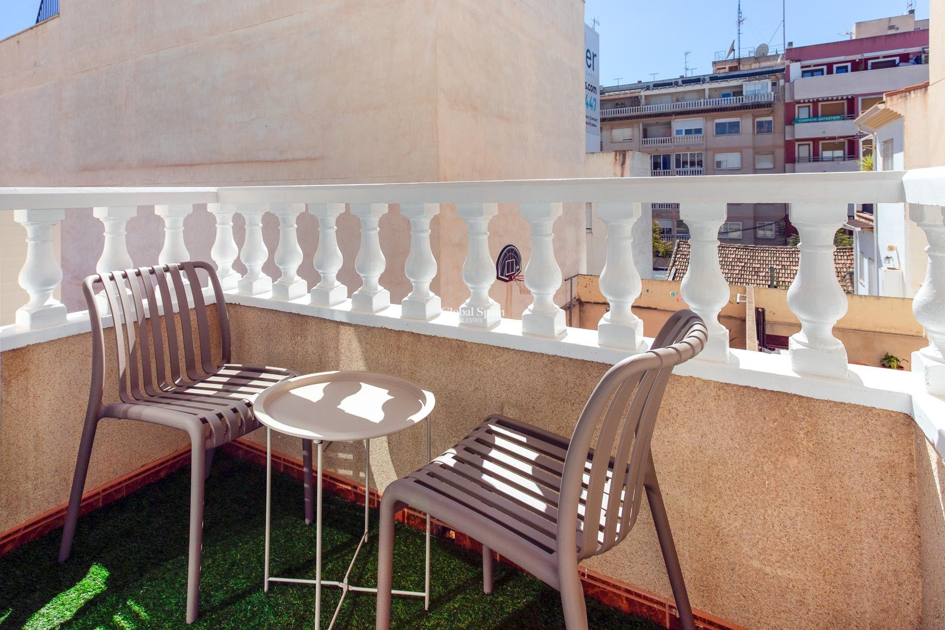 Wederverkoop - APPARTEMENT -
TORREVIEJA - Center