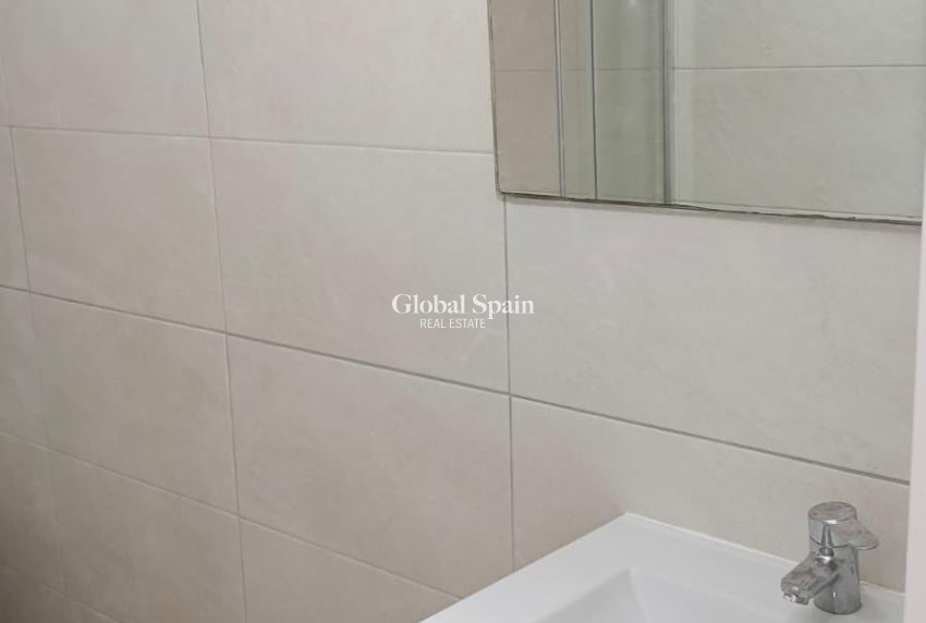 Wederverkoop - APPARTEMENT -
TORREVIEJA - Center