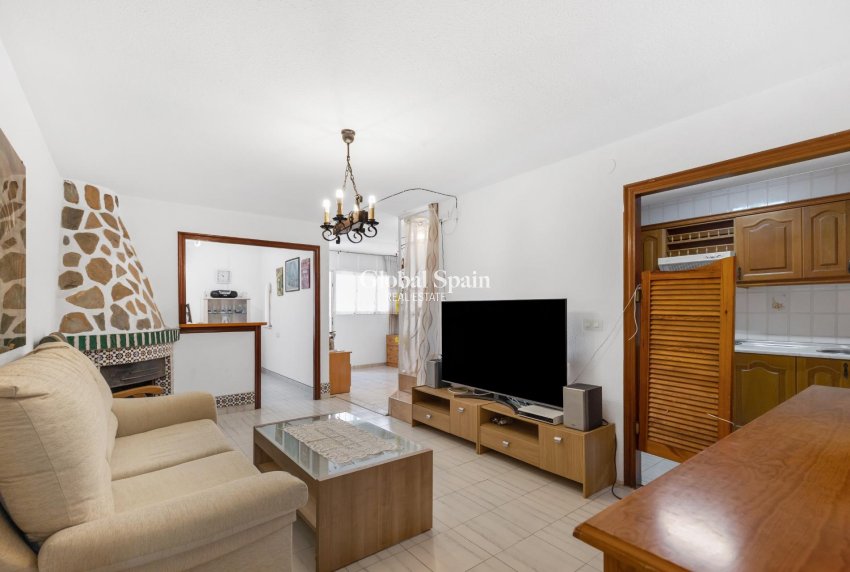 Wederverkoop - APPARTEMENT -
TORREVIEJA - Center
