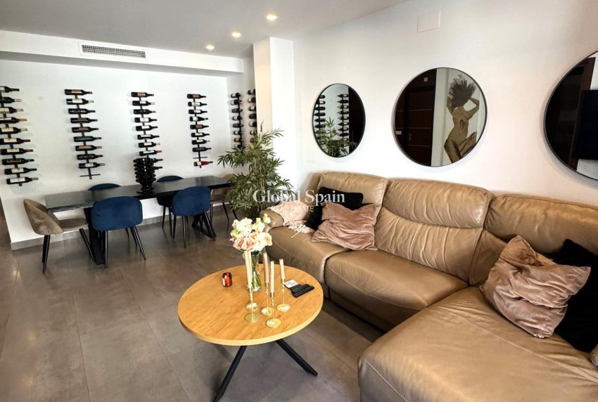 Wederverkoop - APPARTEMENT -
TORREVIEJA - Center