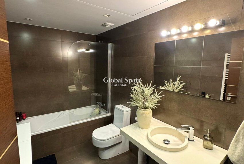Wederverkoop - APPARTEMENT -
TORREVIEJA - Center