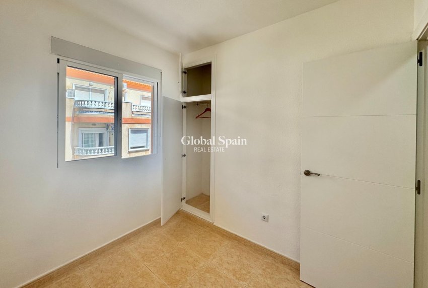 Wederverkoop - APPARTEMENT -
TORREVIEJA - Center