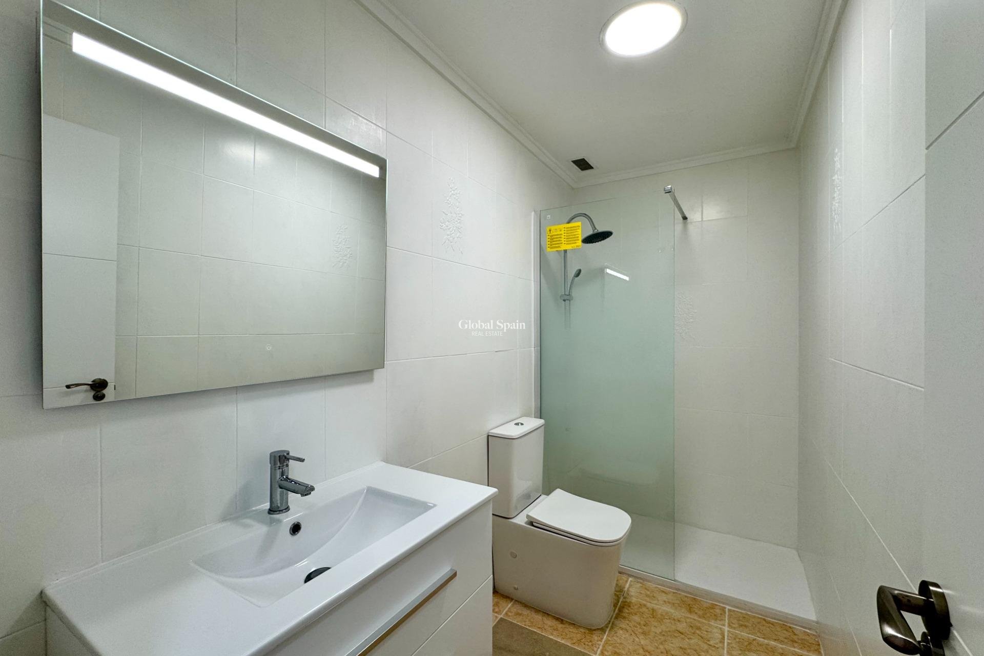 Wederverkoop - APPARTEMENT -
TORREVIEJA - Center