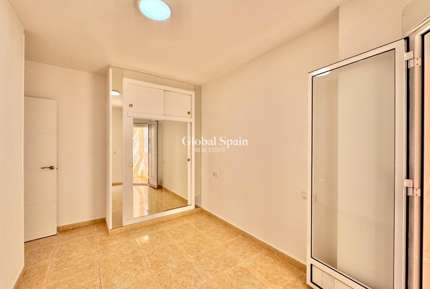 Wederverkoop - APPARTEMENT -
TORREVIEJA - Center