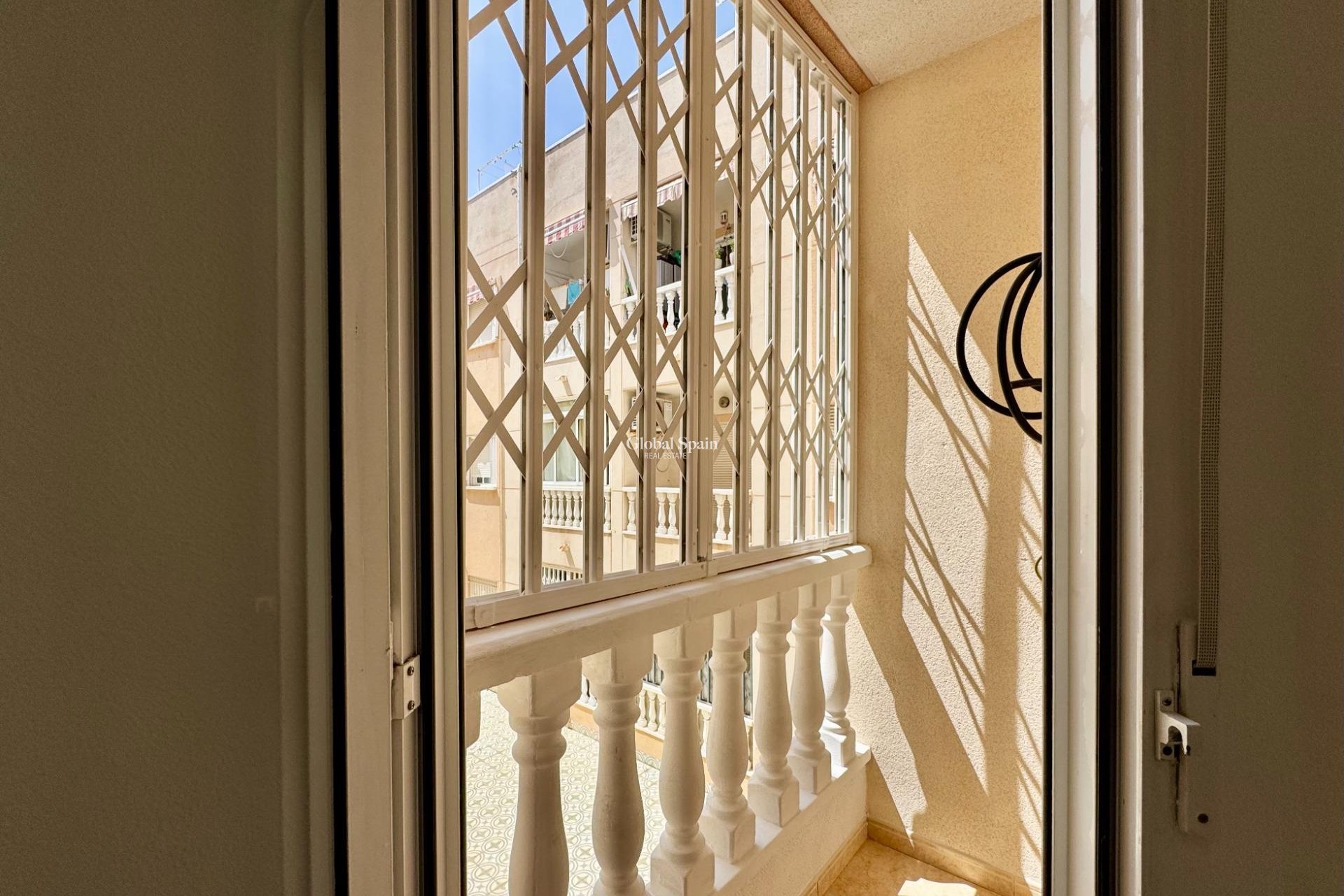 Wederverkoop - APPARTEMENT -
TORREVIEJA - Center