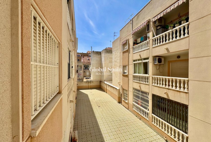 Wederverkoop - APPARTEMENT -
TORREVIEJA - Center