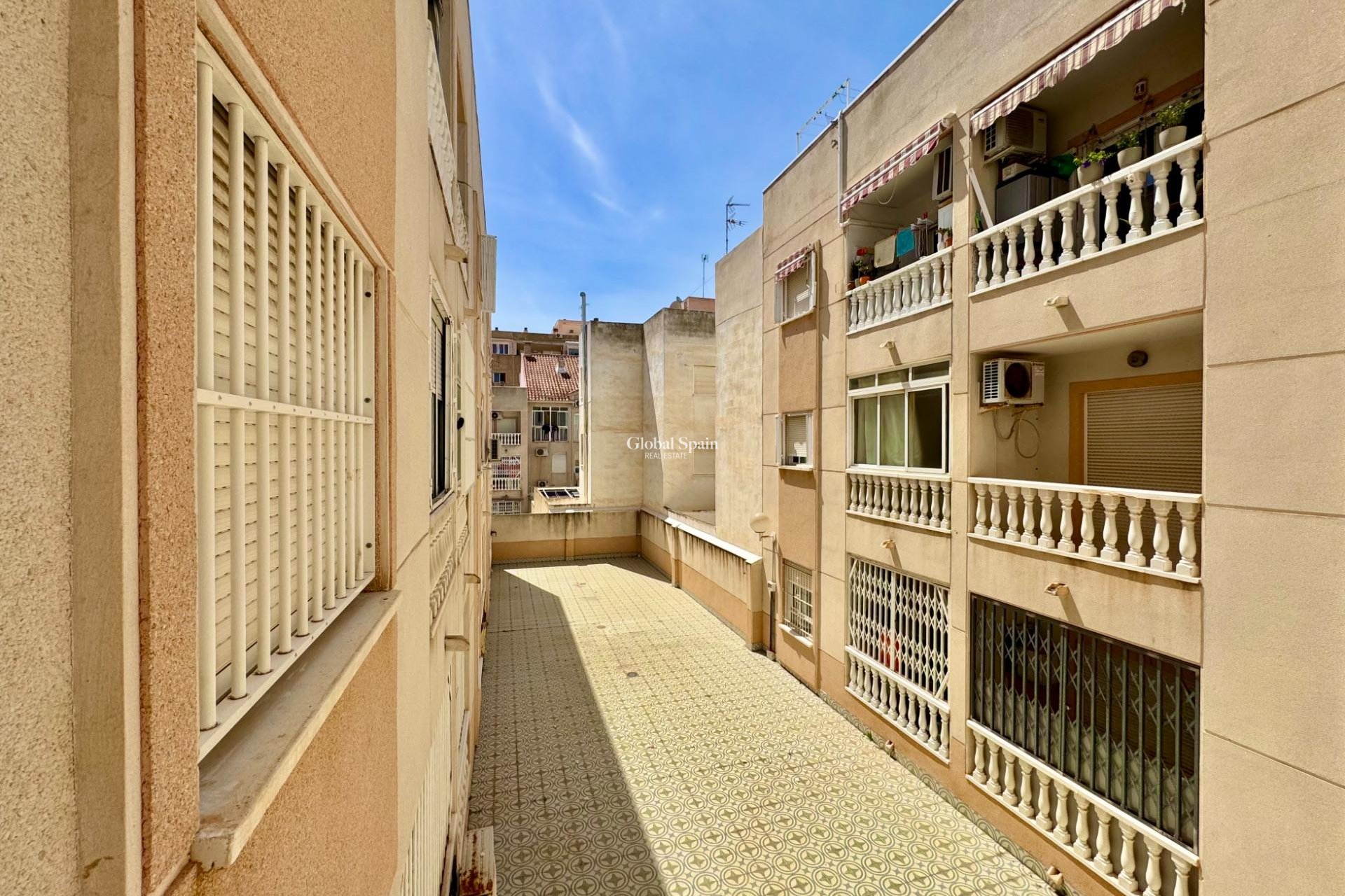 Wederverkoop - APPARTEMENT -
TORREVIEJA - Center