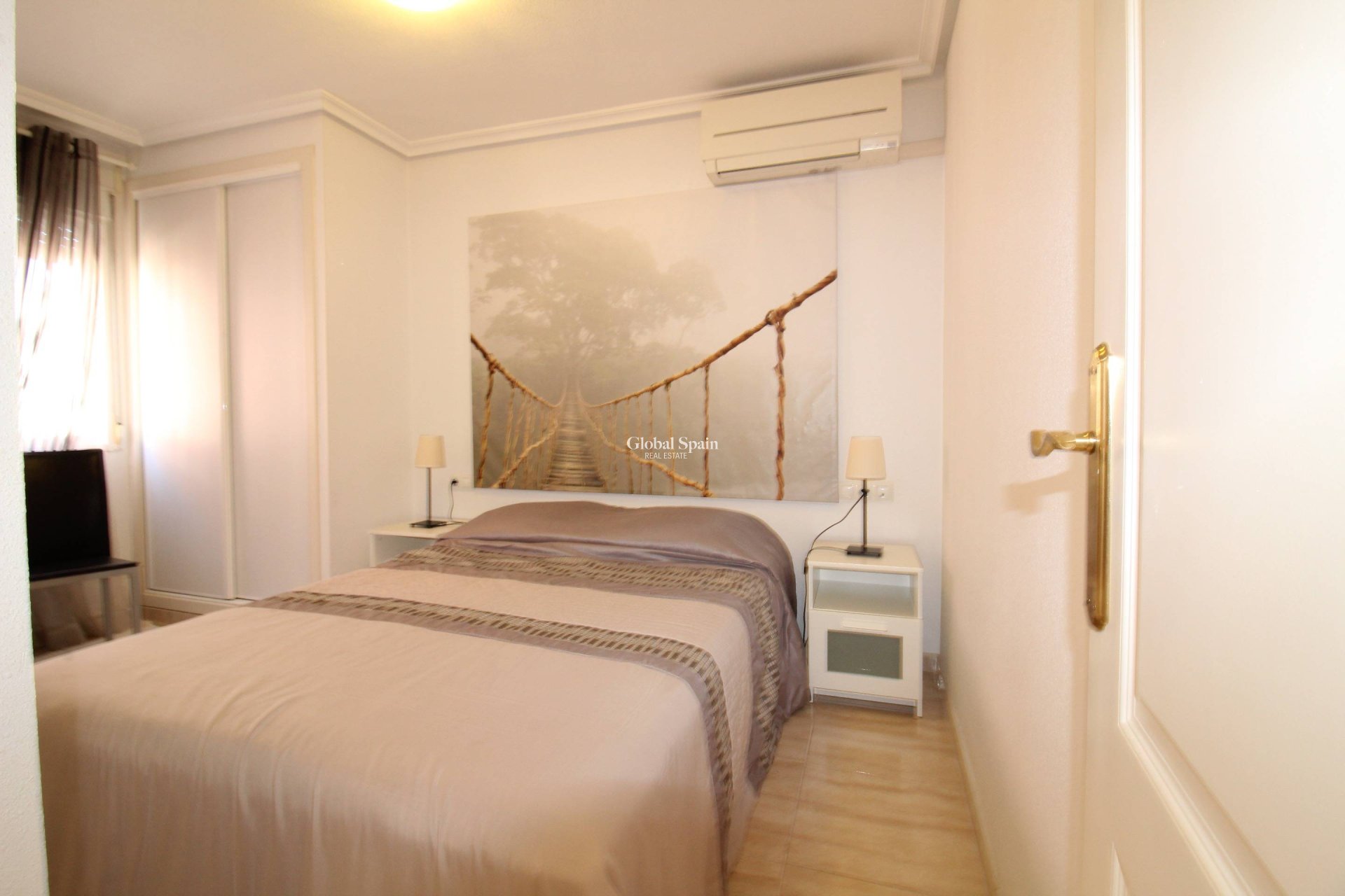 Wederverkoop - APPARTEMENT -
TORREVIEJA - Center