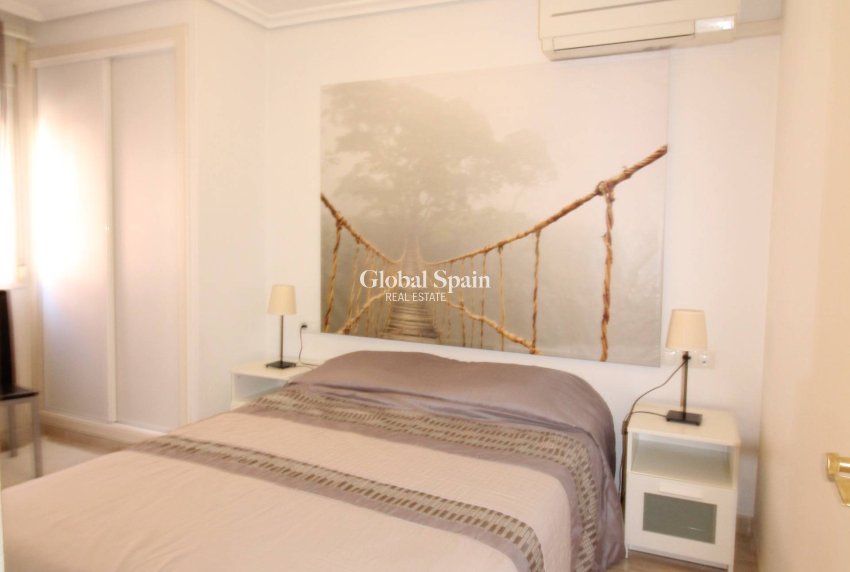 Wederverkoop - APPARTEMENT -
TORREVIEJA - Center