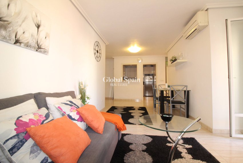 Wederverkoop - APPARTEMENT -
TORREVIEJA - Center