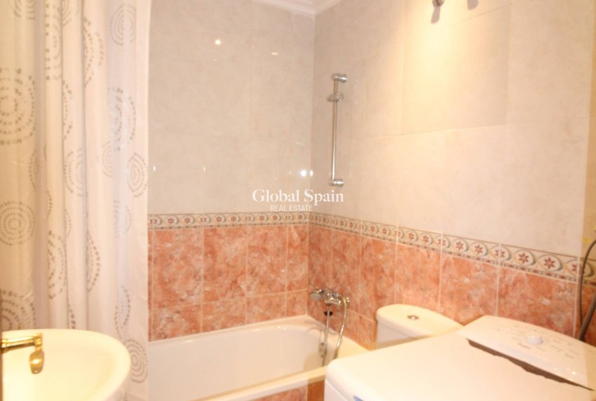 Wederverkoop - APPARTEMENT -
TORREVIEJA - Center